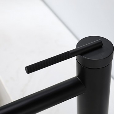 Смеситель для раковины GANZER 19111-C Чёрный